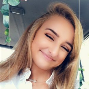 Meet your Posher, Olivia